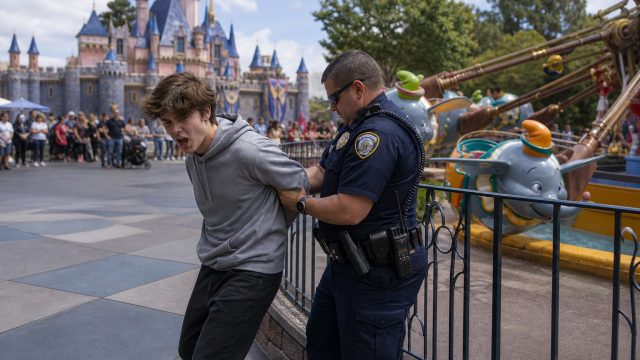 Teen's Dangerous Disneyland Escape Highlights Ride Safety Concerns | catur77, 2x45win, mpo888 link a