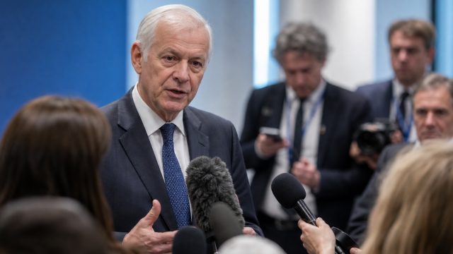 UN Envoy Unveils Strategic Plans for Yemen's Future Following London Talks | juyeon wjsn, keluaran m